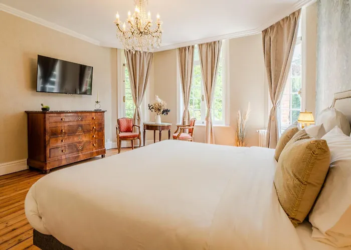 Le Manoir De La Belle Epoque Bed & Breakfast