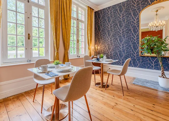 Le Manoir De La Belle Epoque Bed & Breakfast 4*