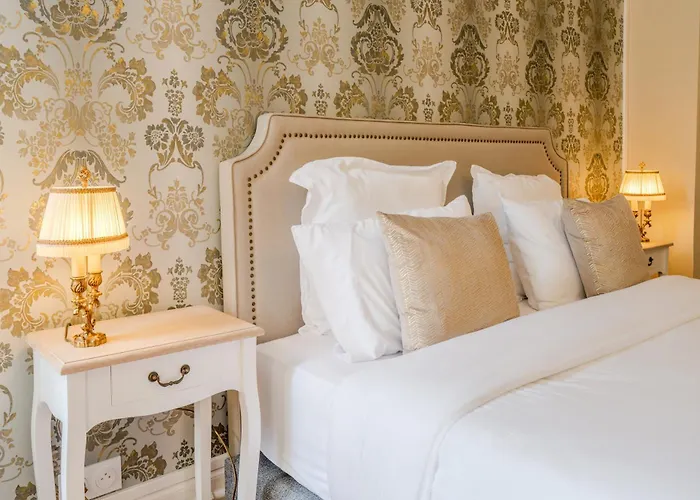 Le Manoir De La Belle Epoque Bed & Breakfast